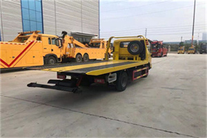 龙山非事故拖车