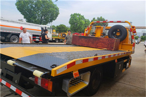 龙山附近拖车电话号码服务